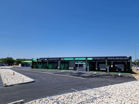 Création enseignes panneaux signalétiques